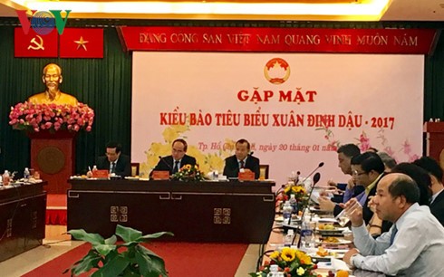 Thành phố Hồ Chí Minh: Gặp mặt kiều bào tiêu biểu nhân dịp xuân Đinh Dậu 2017 - ảnh 1